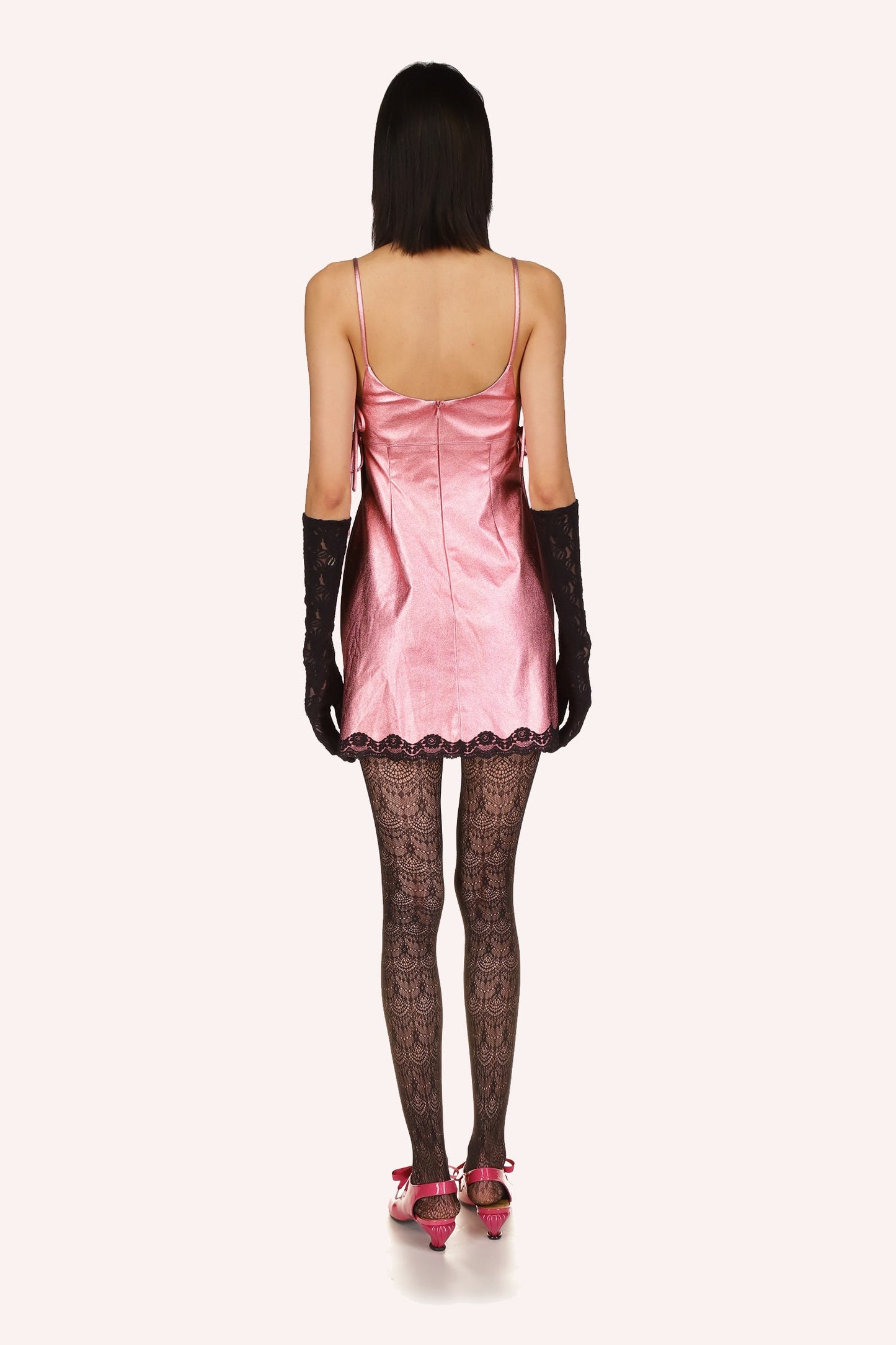 Bubblegum, sleeveless, 2-straps, wavy black lace at the bottom, zipper in the back