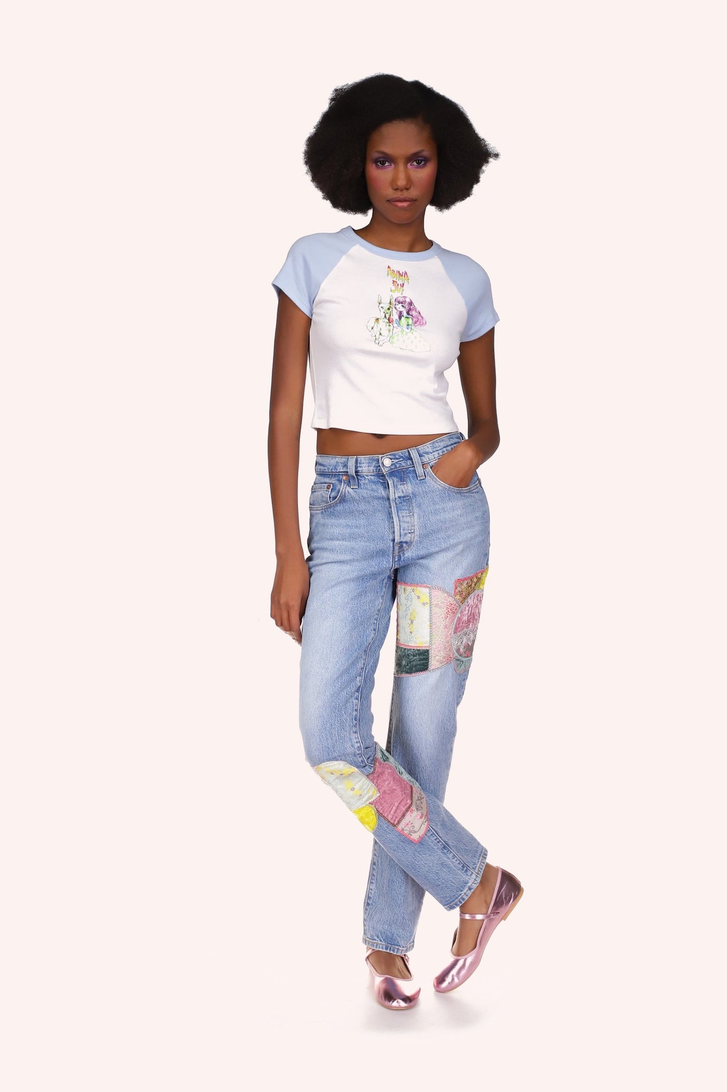 Raglan Baby Tee Baby blue/White, Short-sleeves, Anna Sui logo above a little girl with a white dog