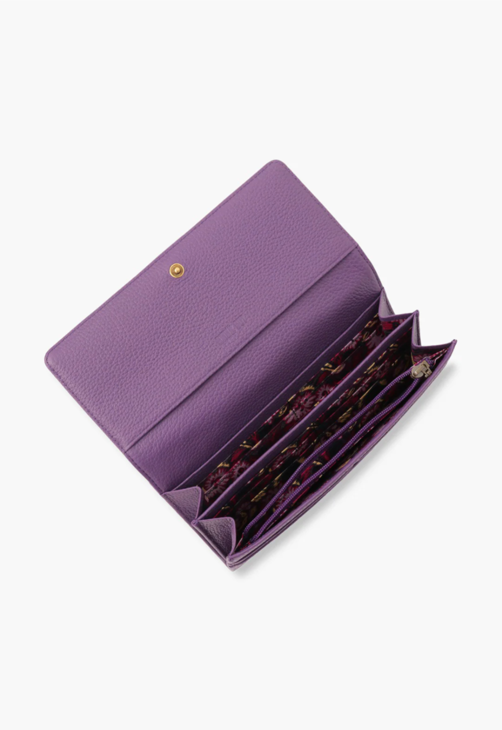 Nova Wallet purple, 12 card slots, 3 bill slots, 1 zipper compartment and 5 open compartments.