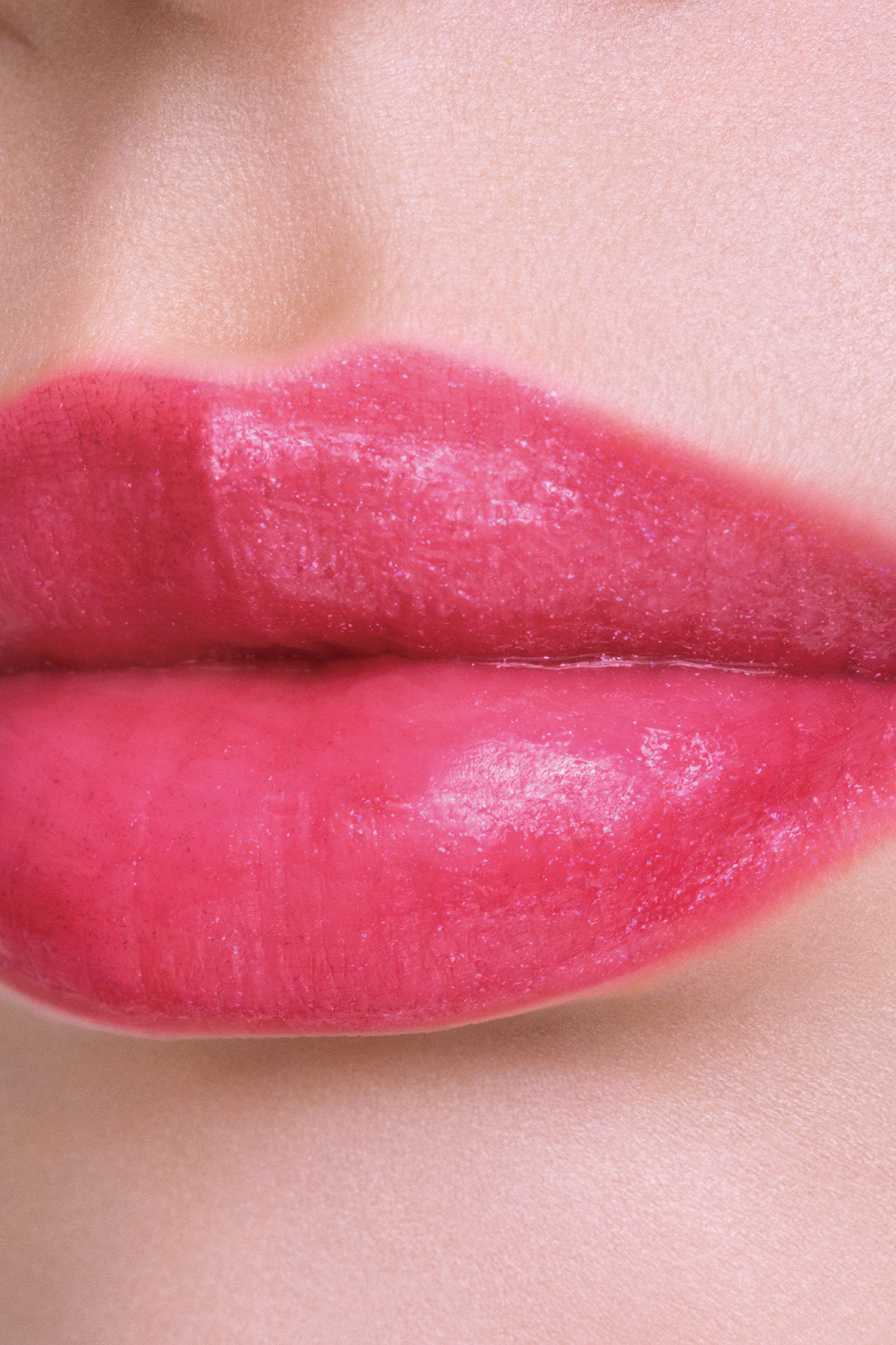 This lip with Cherry – emollient gives your lips a natural and dewy tone