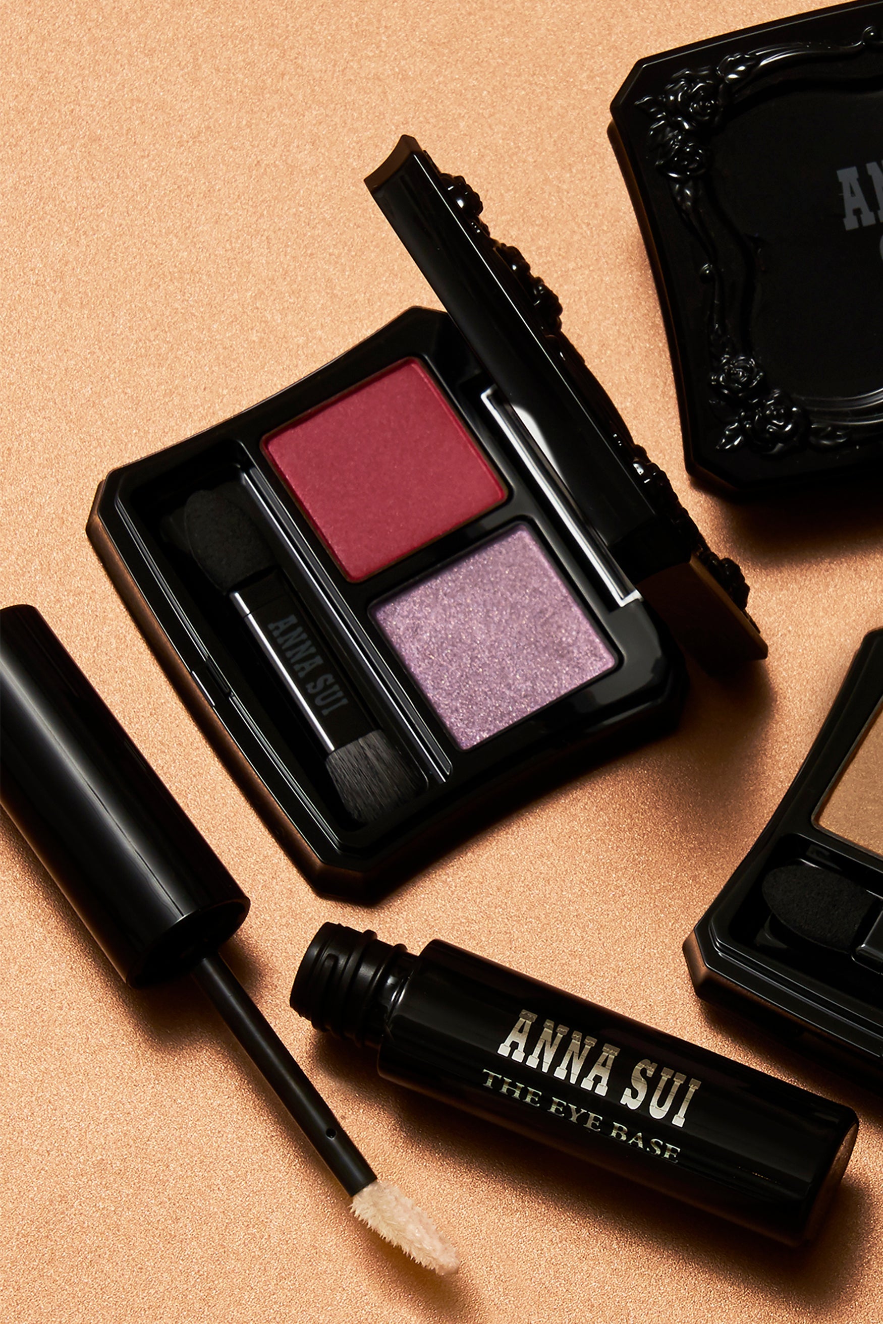 Ensemble of The Eye Base open showing the Bruch, and the Eye Color Compact combo