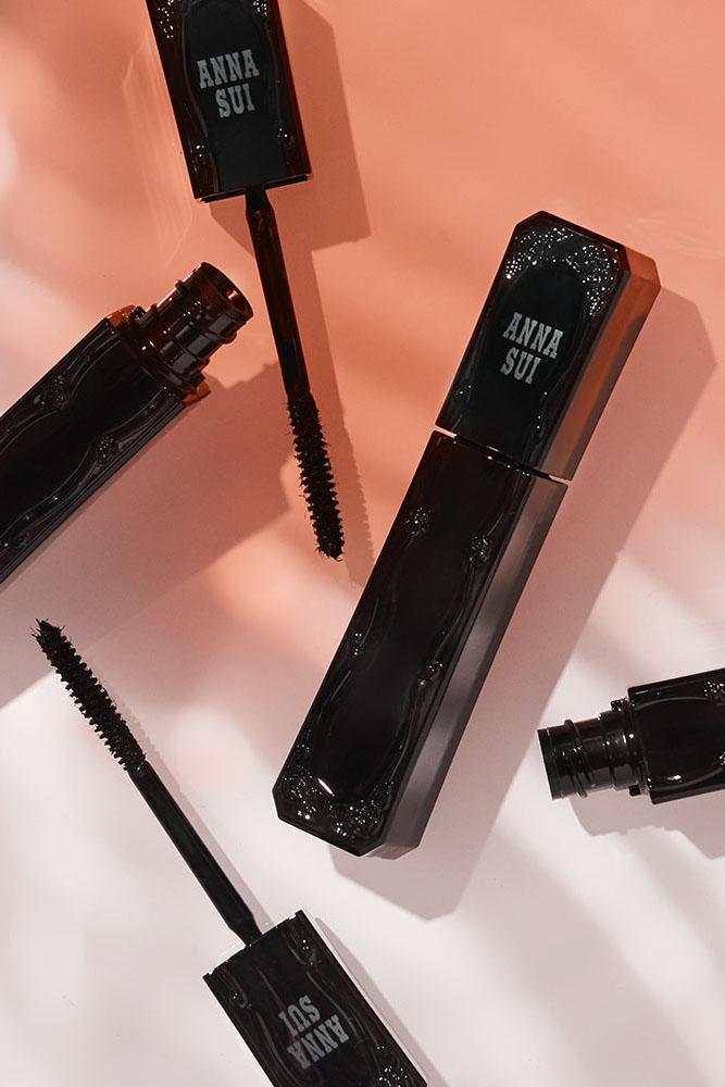 Waterproof Mascara presentation Inspired by Anna Sui black container with raised rose pattern