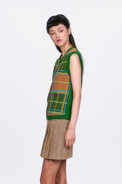 Bold yet refined, the Plaid Sweaters Cardigan features a timeless pattern, and tailored fit. 