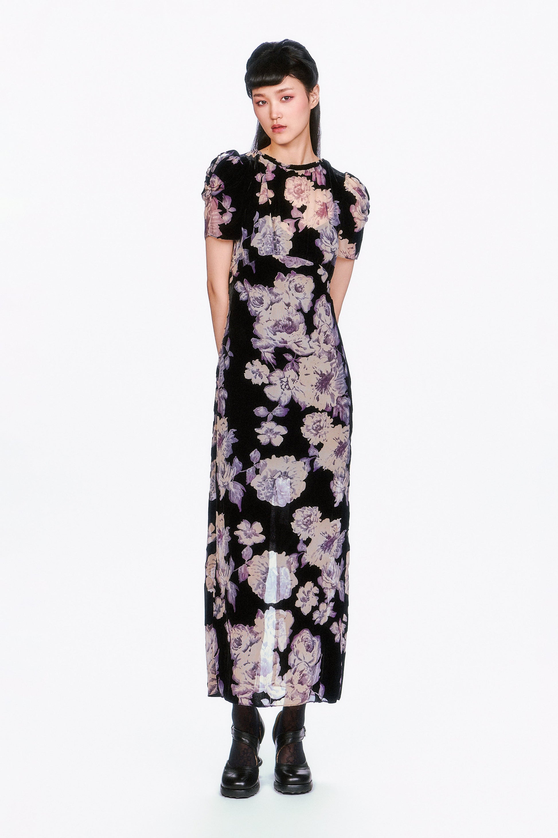Simple and Sweet, the Cabbage Rose Devoré Maxi Dress features a floral pattern and a loose, tailored fit. 