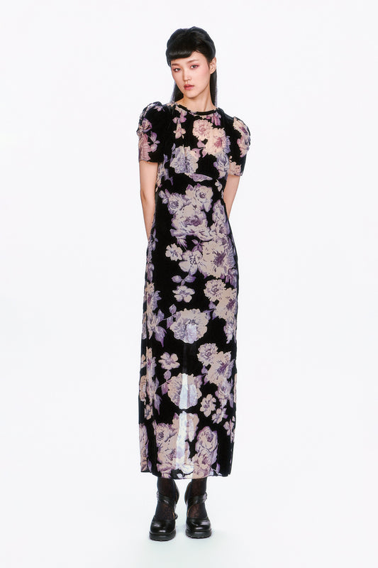 Simple and Sweet, the Cabbage Rose Devoré Maxi Dress features a floral pattern and a loose, tailored fit. 