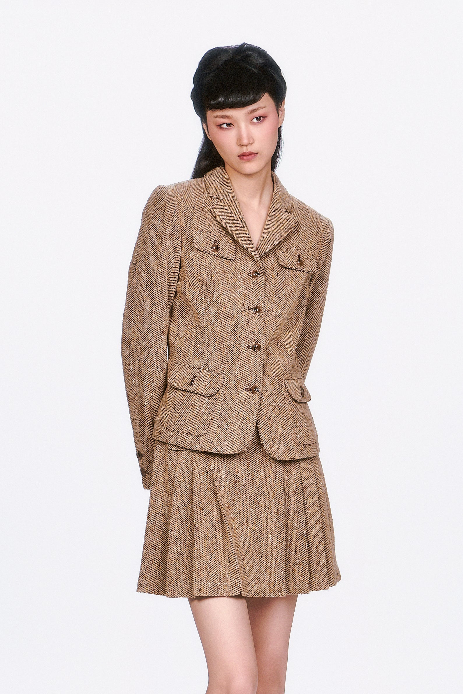 Herringbone Jacket caramel, 4 flapped pockets 2-top 2 bottom, 4 buttons in front, V -collar with flap.