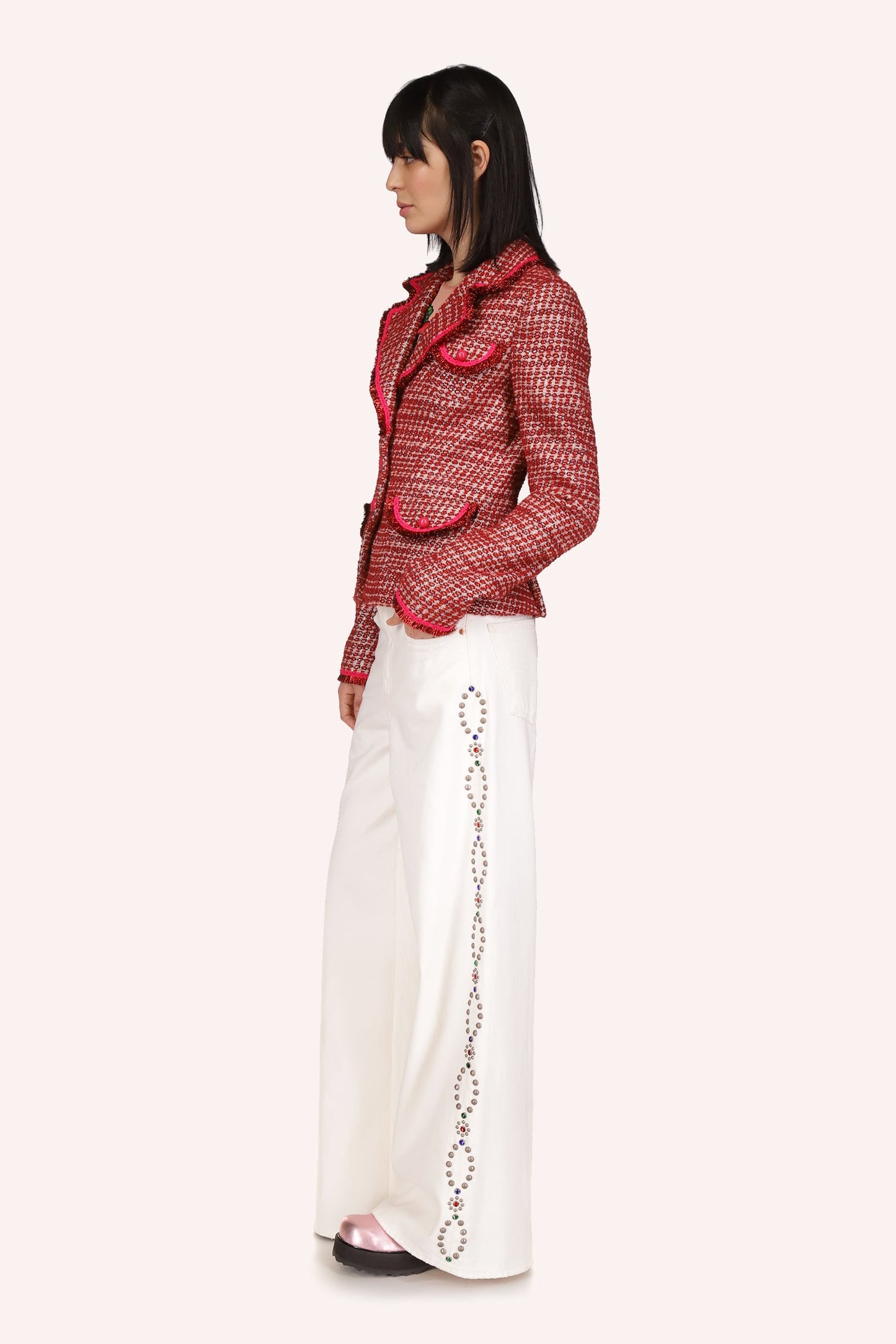 Lurex Tweed Blazer Ruby can be worn with a white jean, the flap of the pockets are round