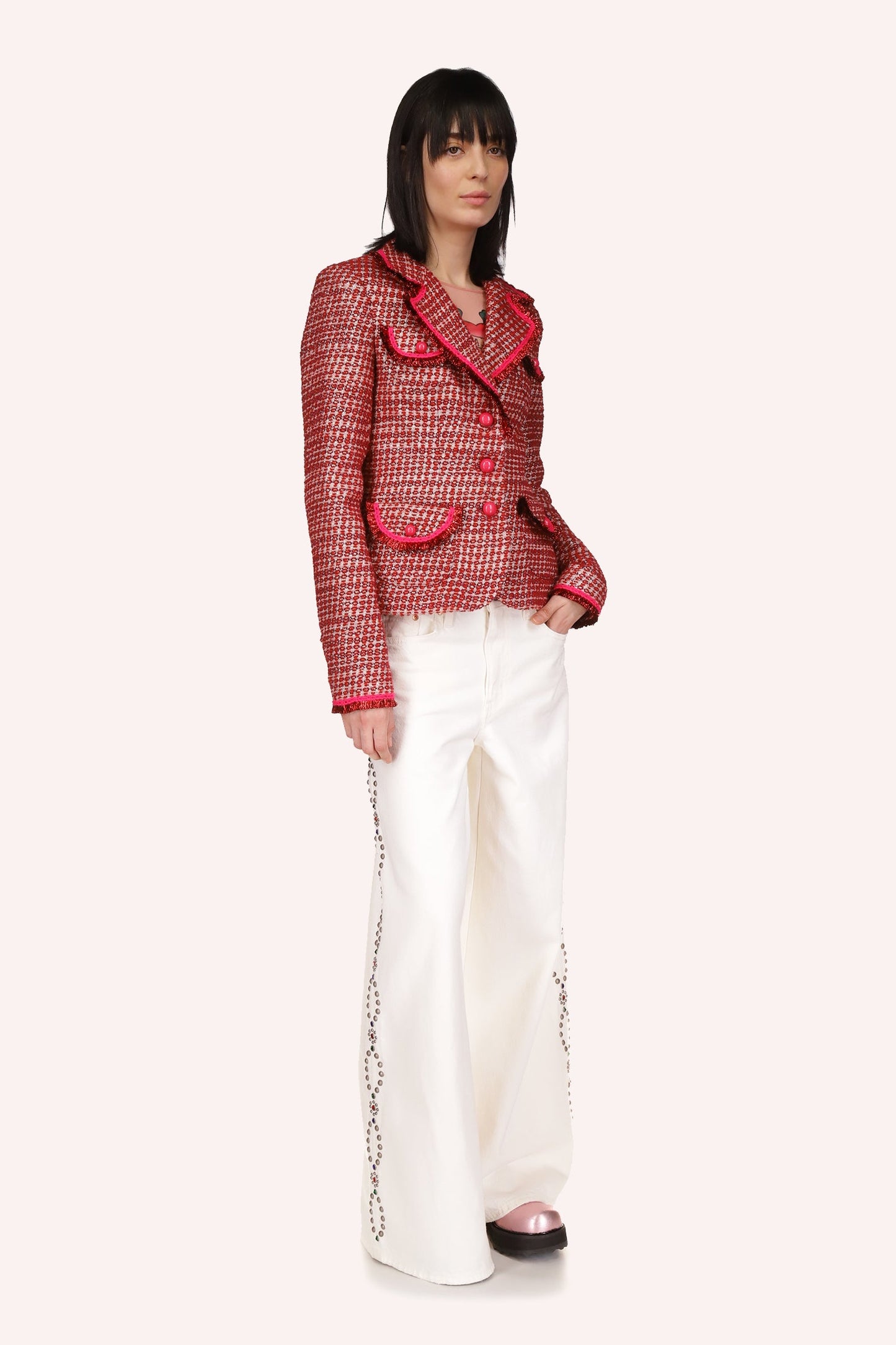 Lurex Tweed Blazer Ruby can be worn with a white jean, the flaps of the pockets are round
