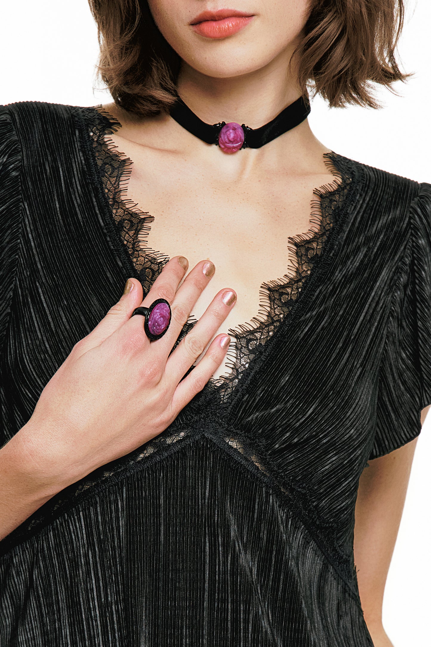 Oval Rose Choker - Dusty Rose