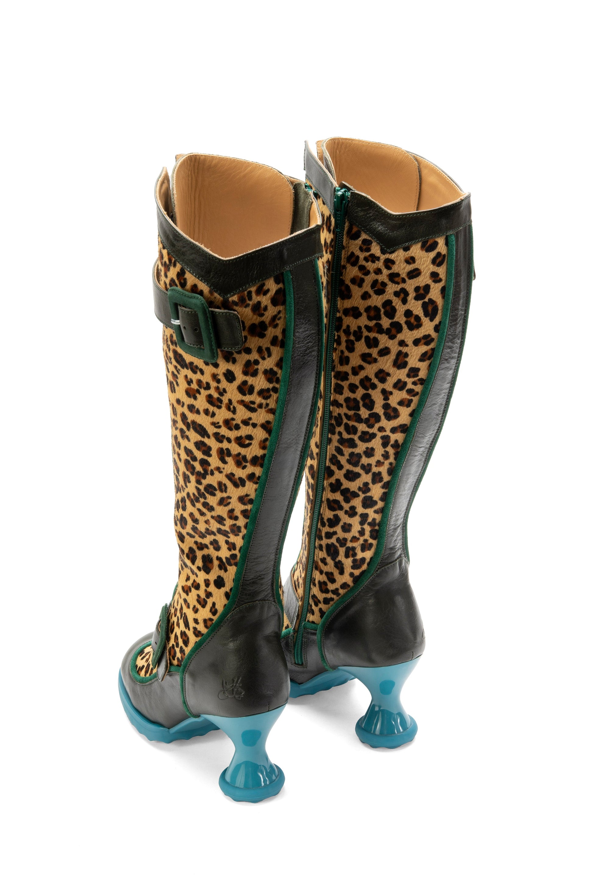 Fluevog’s signature sculptural heel and Sui’s romantic rock 'n' roll edge, Boots deliver comfort.