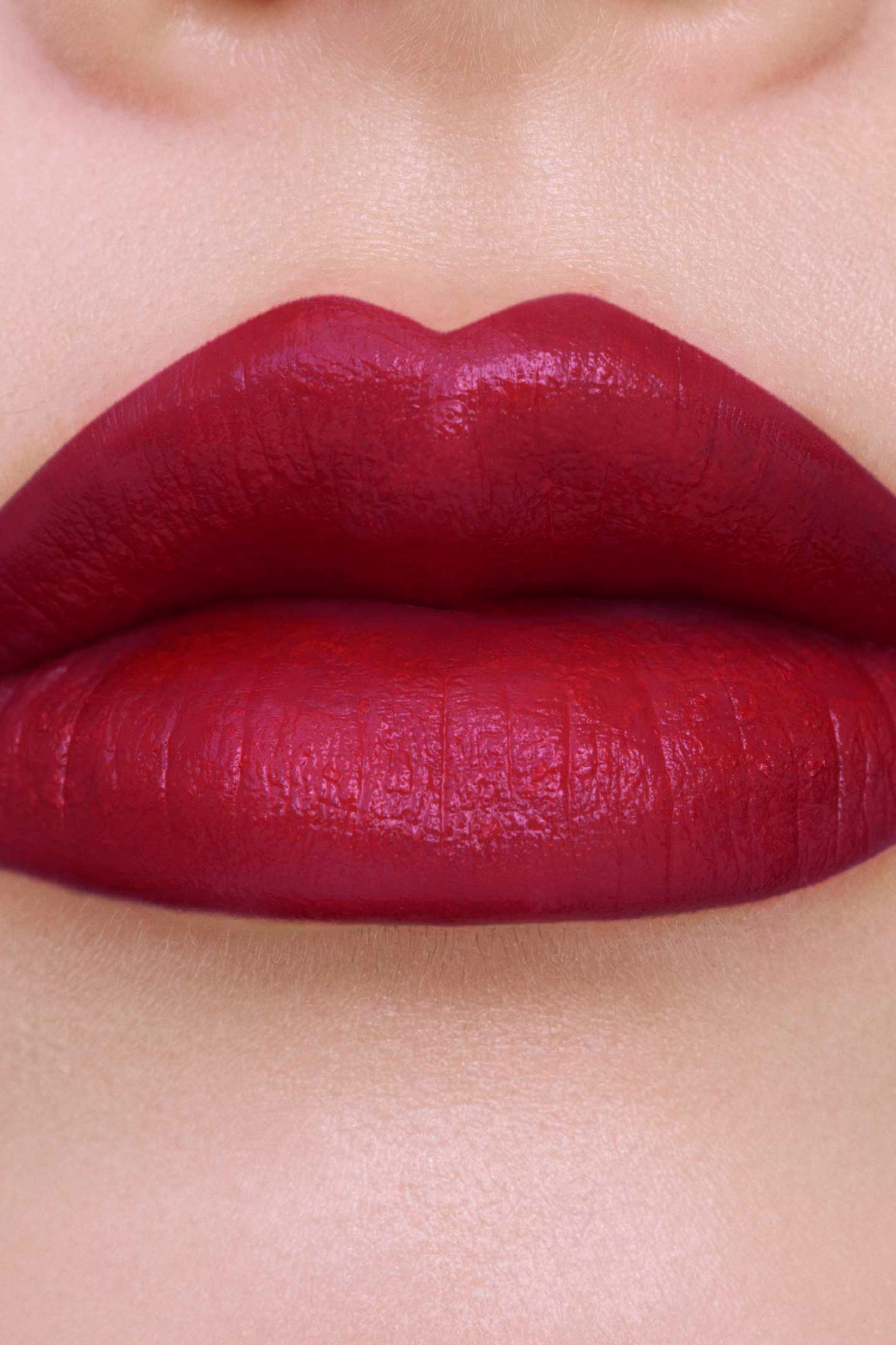Glamourous rouge that accentuates your lips 402 MELLOW RED