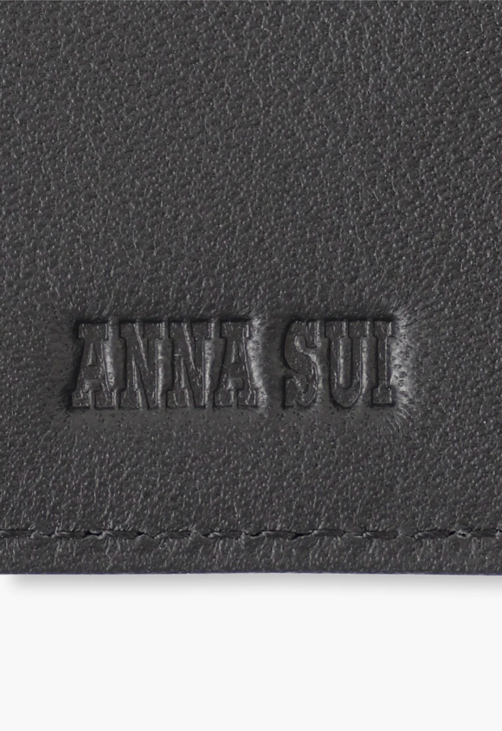 Small Roger Wallet wine, detail of the Anna Sui Raised logo and large black stiches