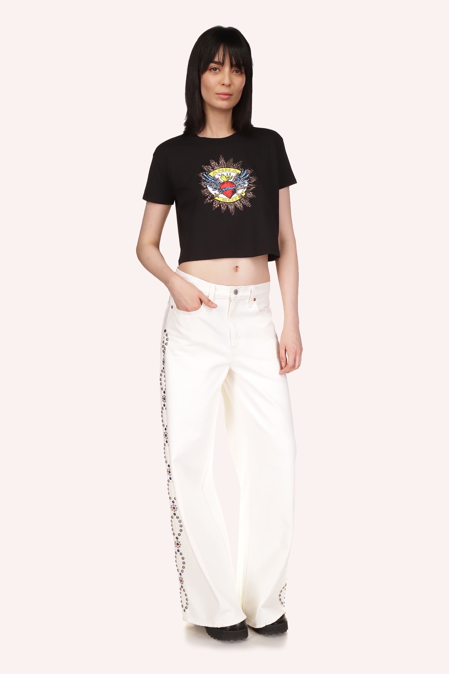 The design on a black background, a Sacred Heart in the middle of the t-shirt with the Anna Sui name included in the print