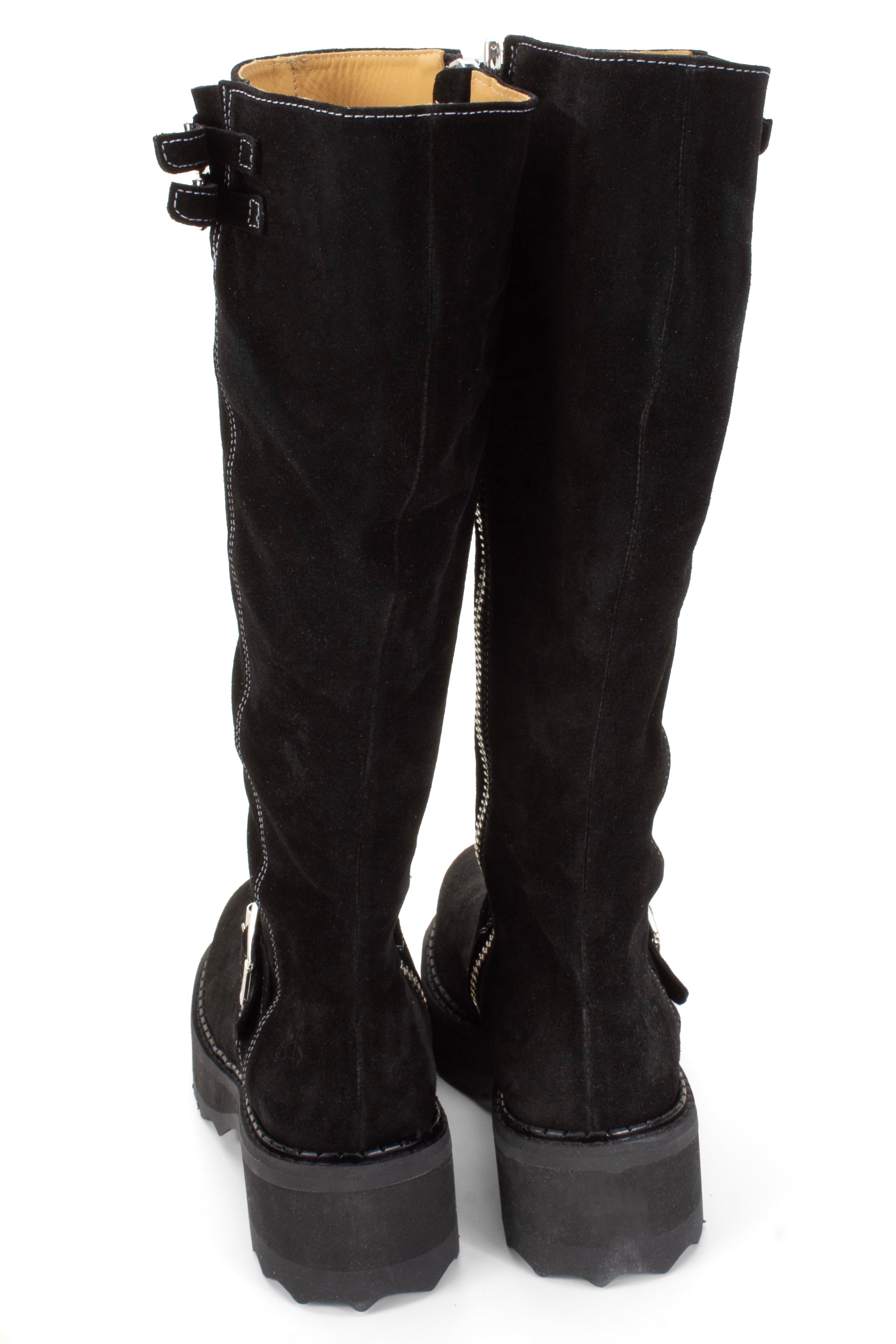 A large zipper inside the boots from top to botom for an easy wear