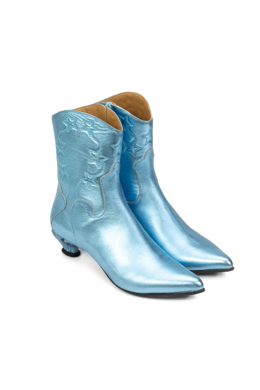 Cowboy style Boot Stiletto front, blue-colored cowboy-style boots engraved lone-stars, short heels