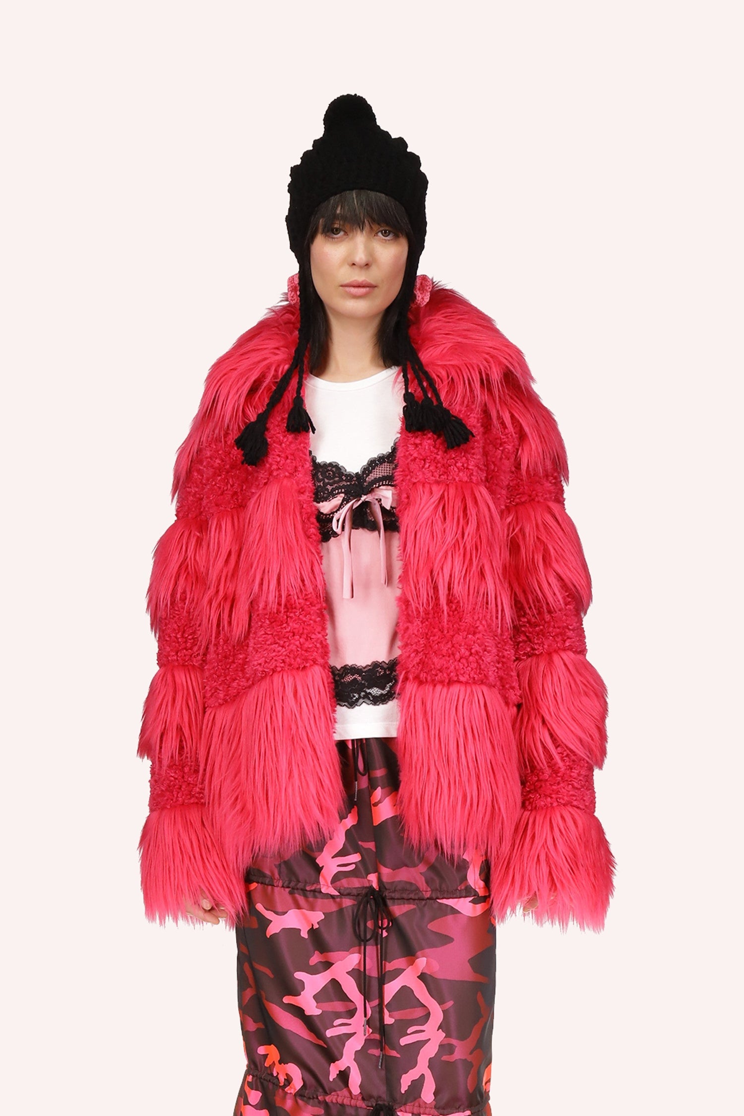 Jacket Pink, long sleeve overs hands, hips long, fluffy pink material, 3-layers material, looks comfy