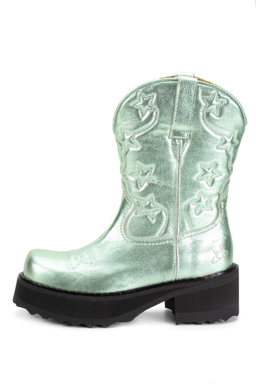 mid-size boots equipped with 2 handles to make them easy to wear, Western style look, engraved lone stars front and back 