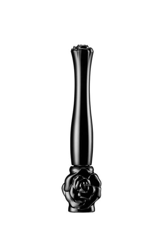 這款 Anna Sui 完美眼線筆採用黑玫瑰色，帶長帽保護鉛筆 
