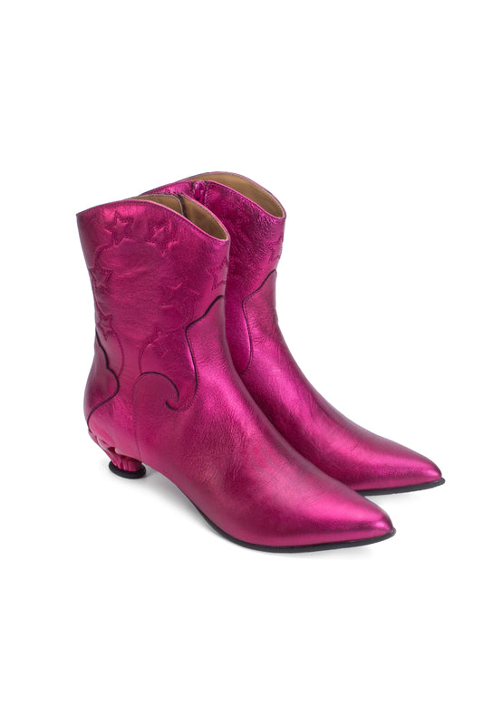 Cowboy style Boot Stiletto front, Azalea cowboy-style boots engraved lone-stars, short heels