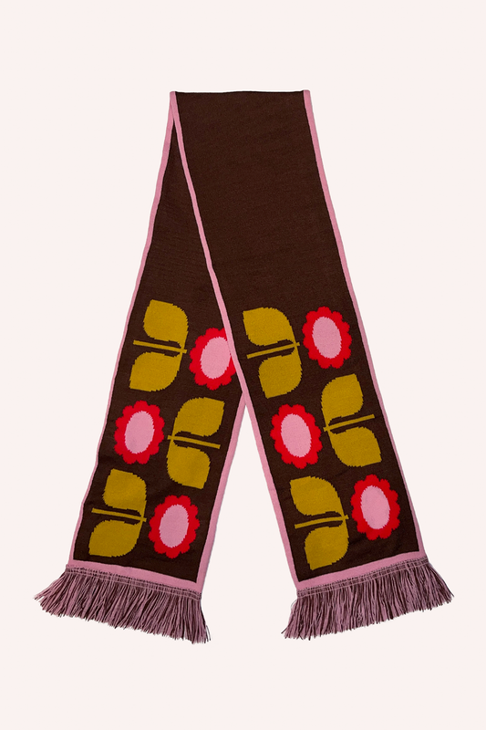 Caramel scarf, light pink hem, 3 stylized daisies alternating on each end, red/pink with a beige stem