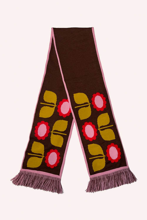 Caramel scarf, with a light pink hem, 3 stylized daisies alternating on each end, in red and pink with a beige stem