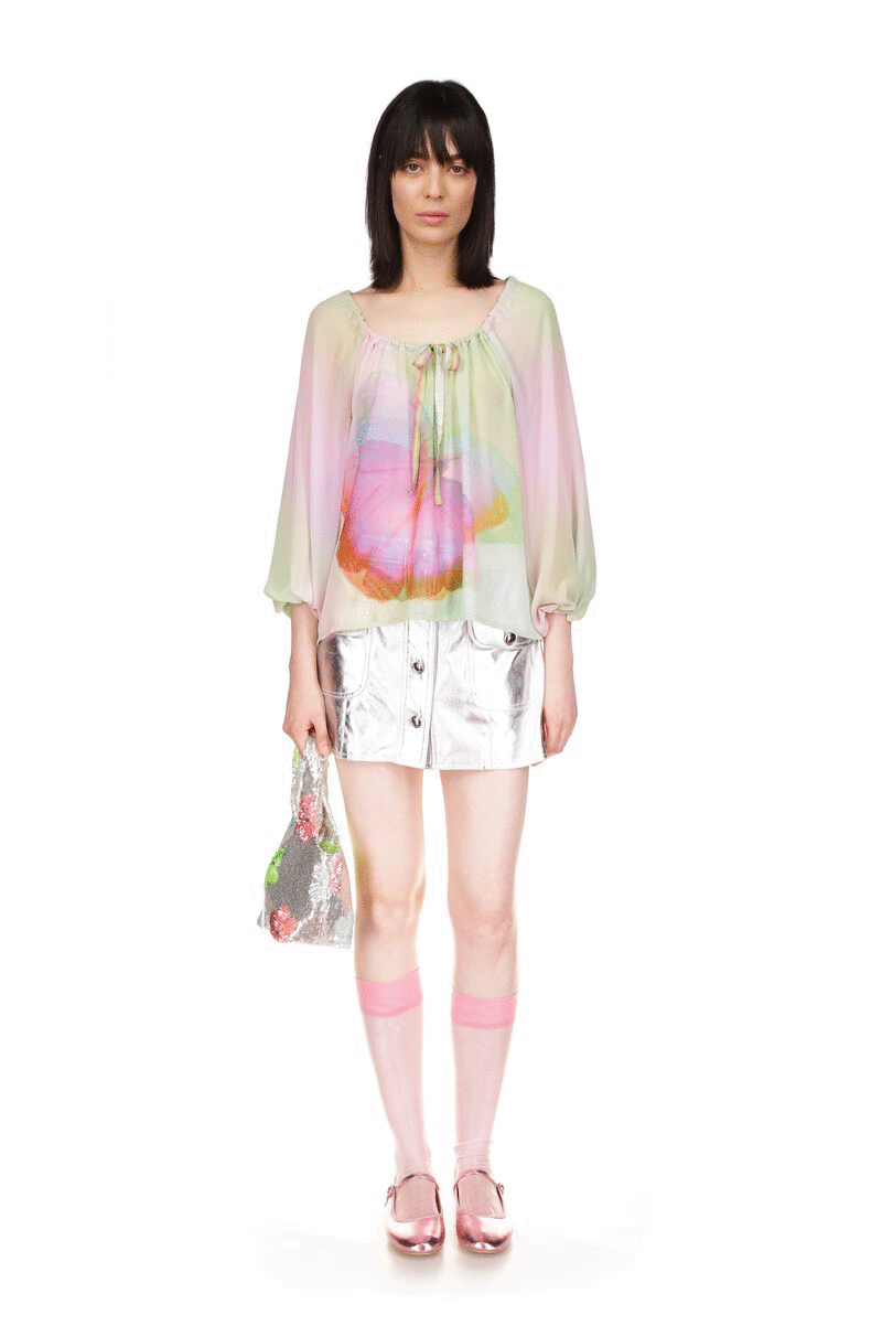 Impressionist butterfly blouse in a rainbow, below the hips with long sleeves and a large cut collar, featuring a ribbon bow at the neck