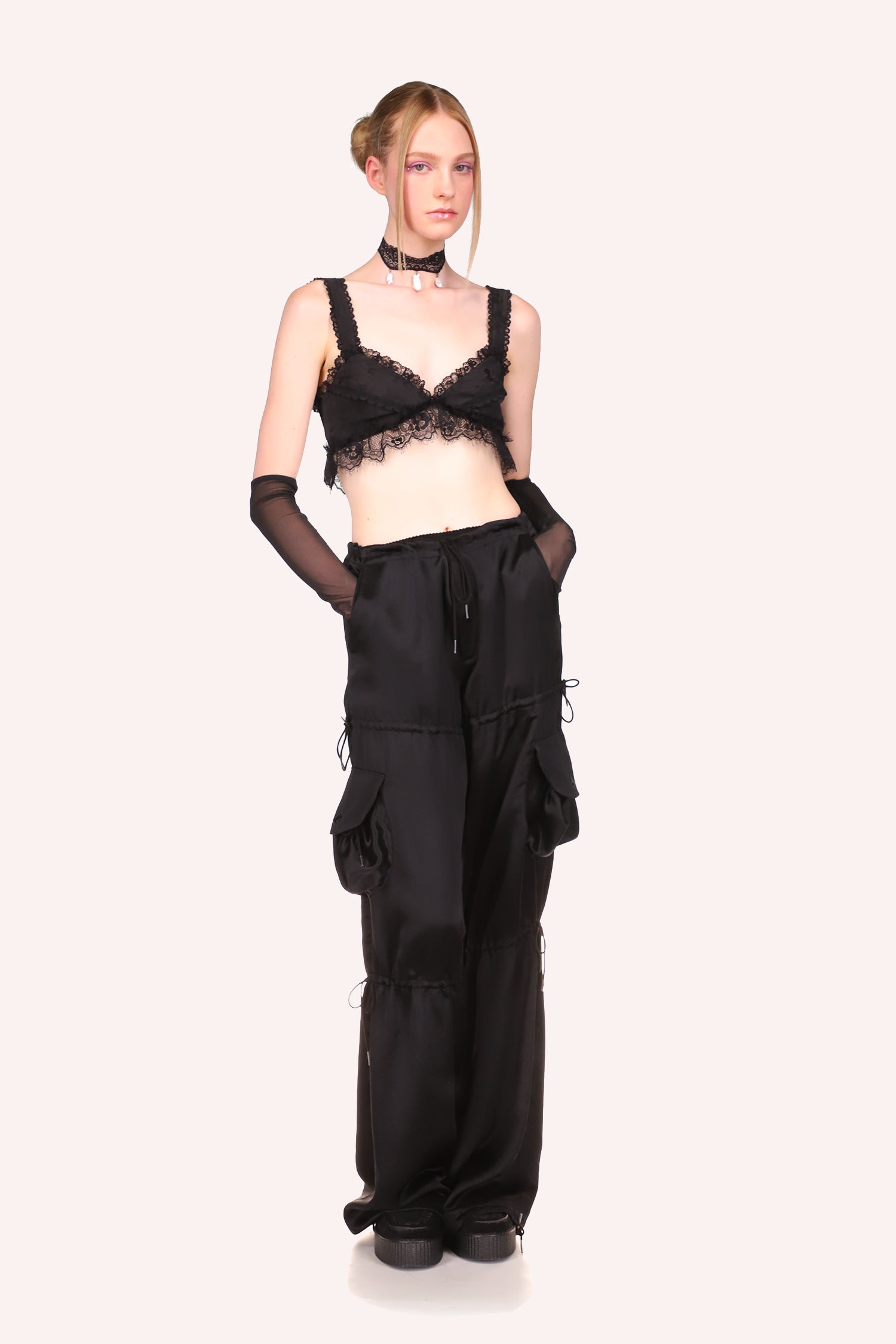 The black color combined with the elegant lace hem and cute black straps make this bralette a must-have for any occasion