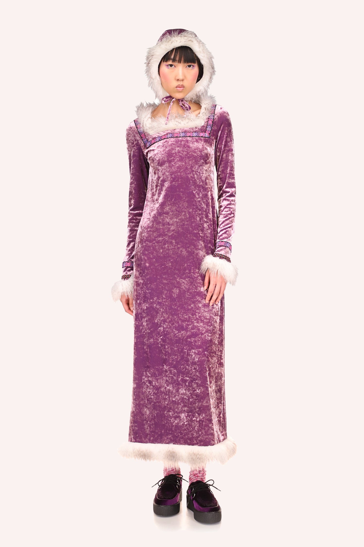 On Princess Audrey Dress Lavender, the white and beige faux fur runs around the collar.