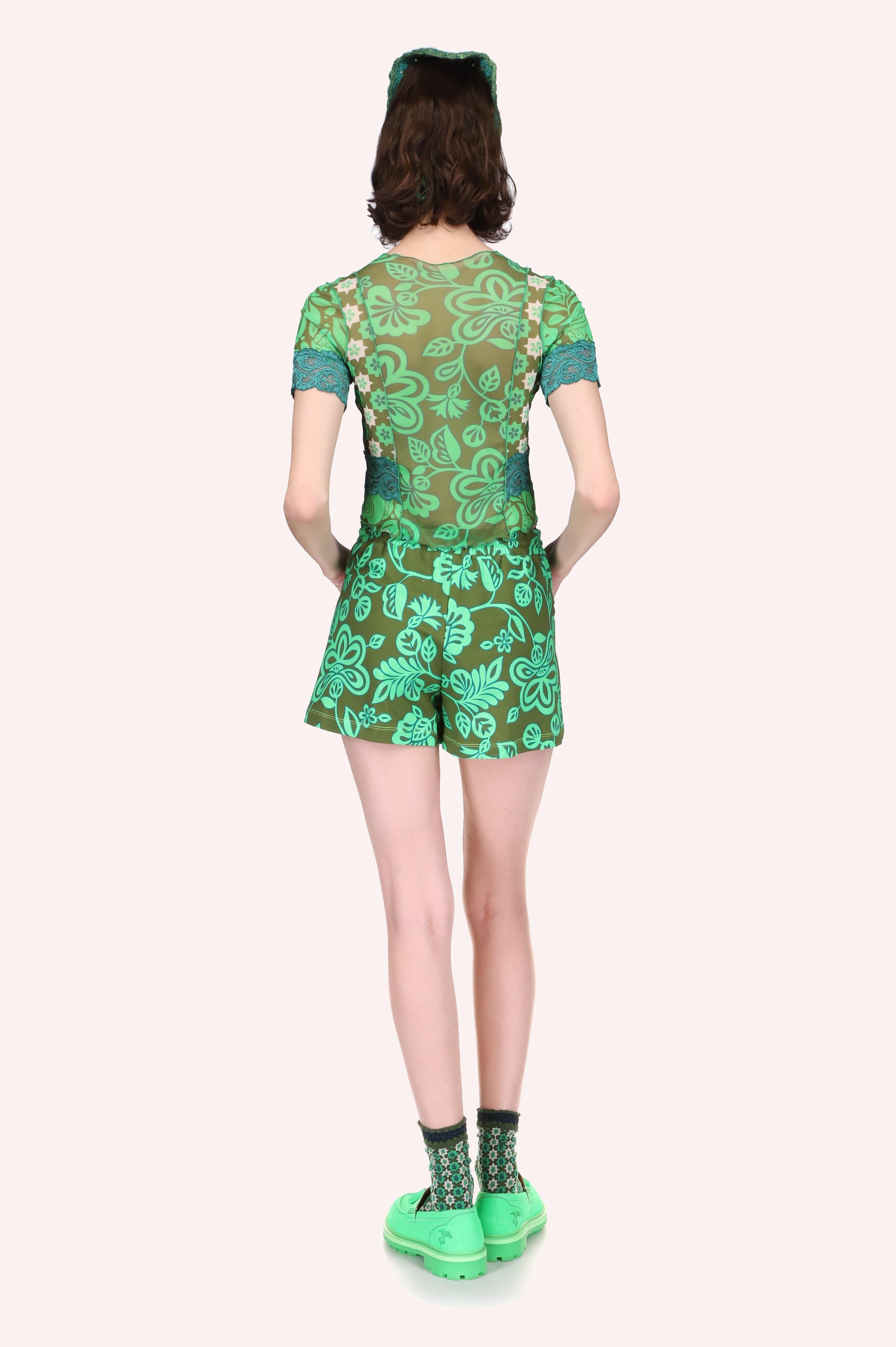 The green and floral pattern is a true masterpiece, and the lace belt adds the perfect touch of elegance and sophistication