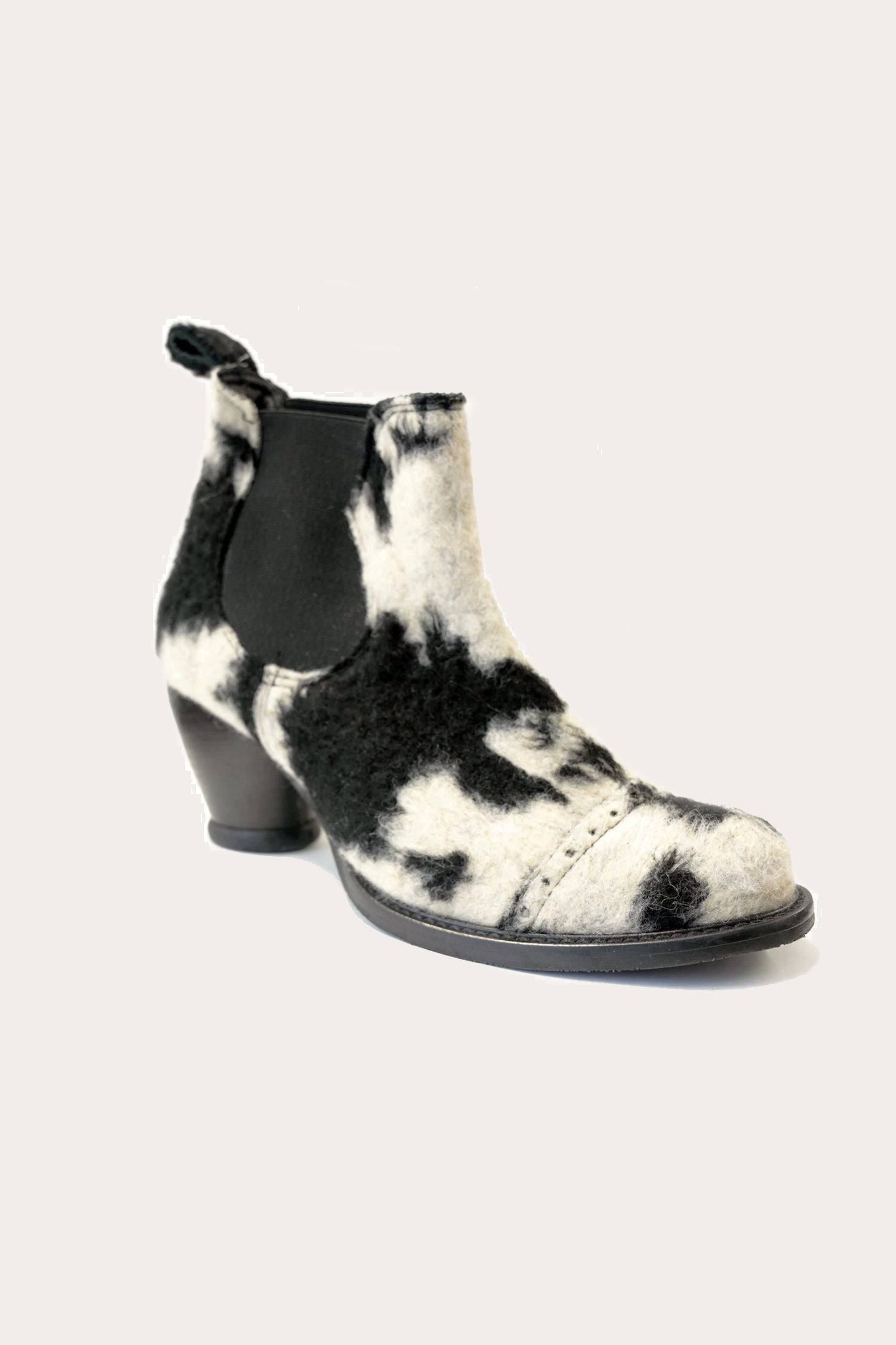 Cowhide Chelsea Boot, high heel, black/white fir, black side elastic, and strap on the back 