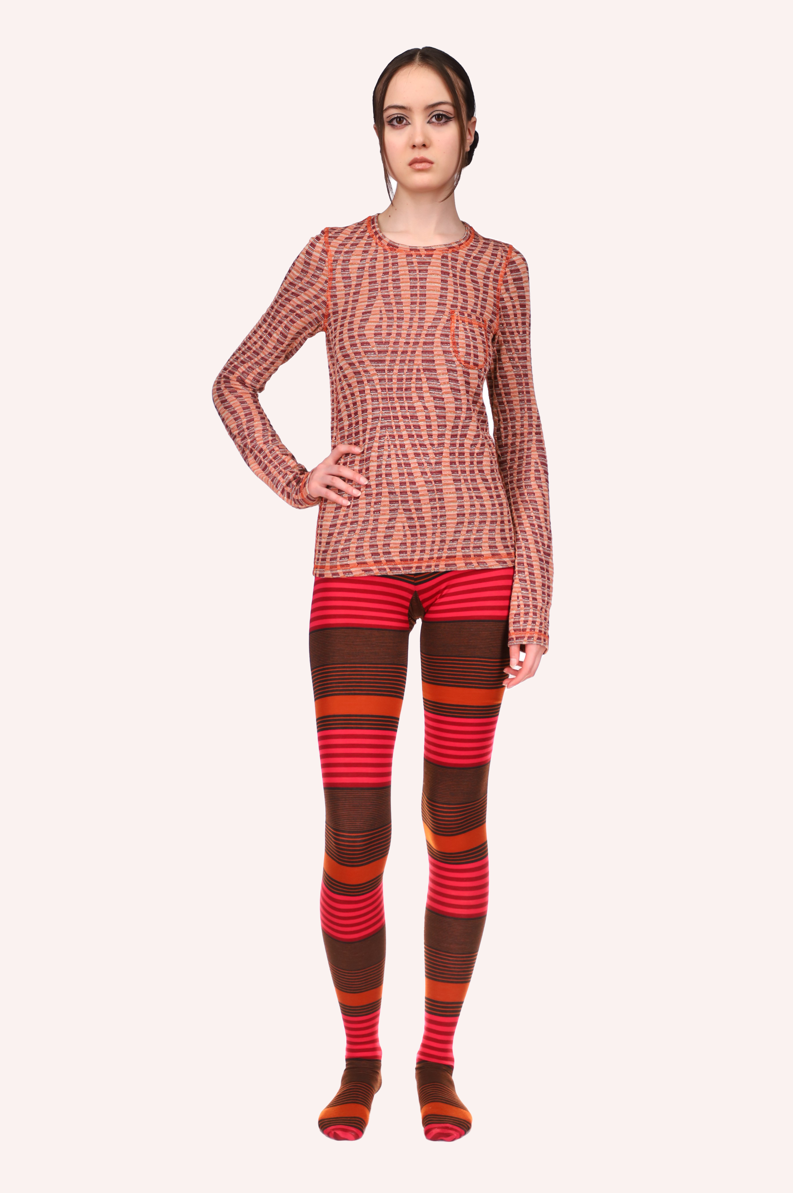 Top with long sleeves, crew neck collar, Dark orange squares in wave pattern, highlighted orange seams, and a pocket.