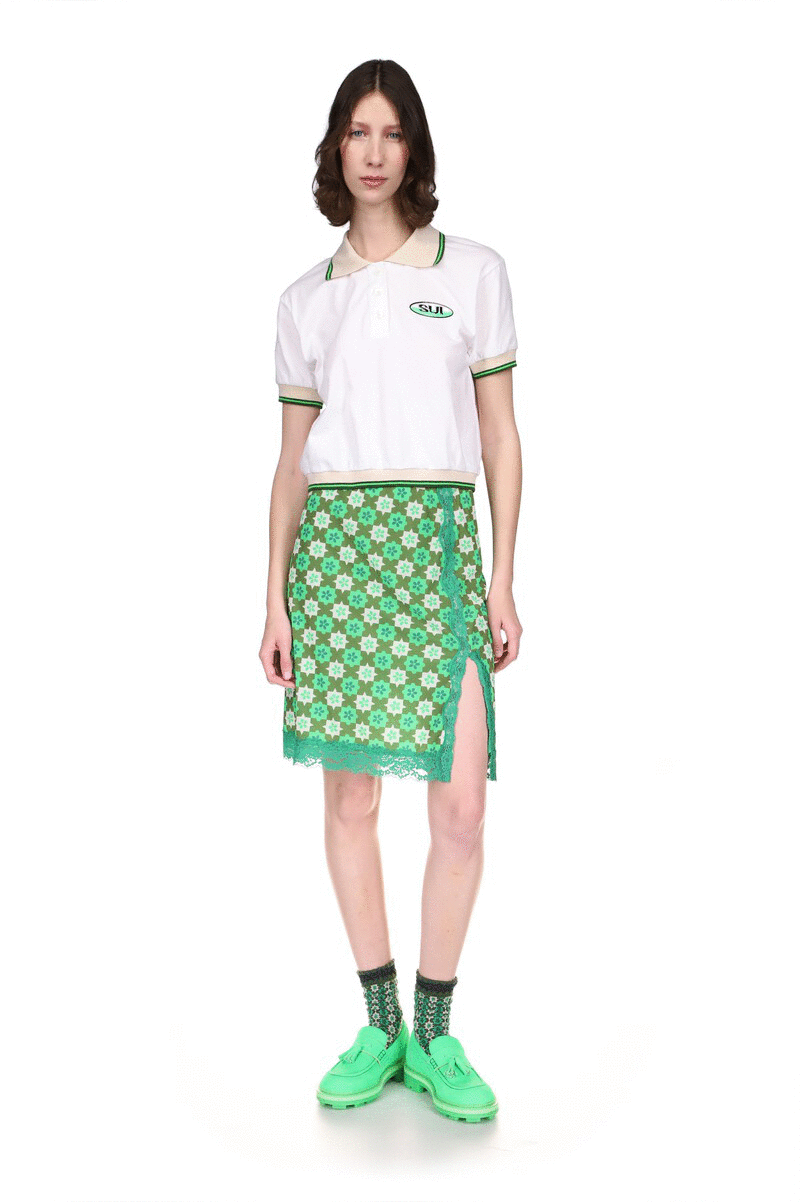 Deco Polo Tee Neon Green, white tee, short sleeves, collar with flap, hips long
