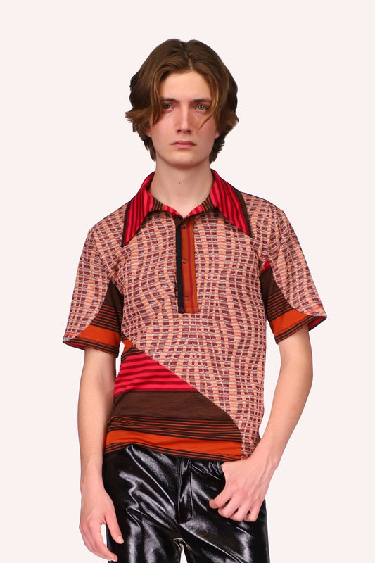 Above-the-elbow sleeves genderless polo, triangular design from side to side in hue of orange