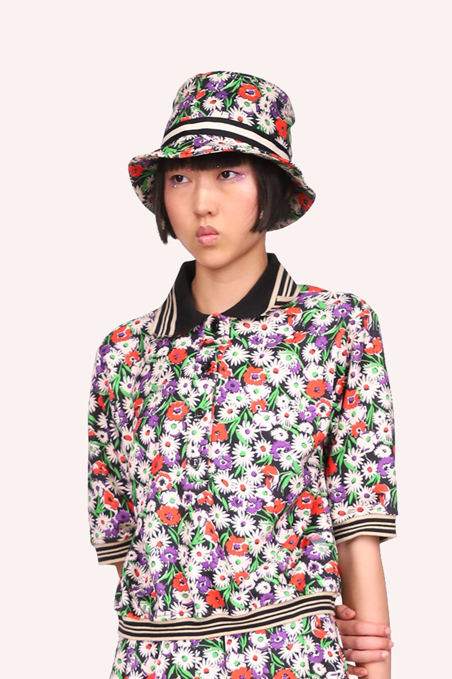 Anna Sui Daisies Bucket Hat Rouge, is high and  cover all around the head