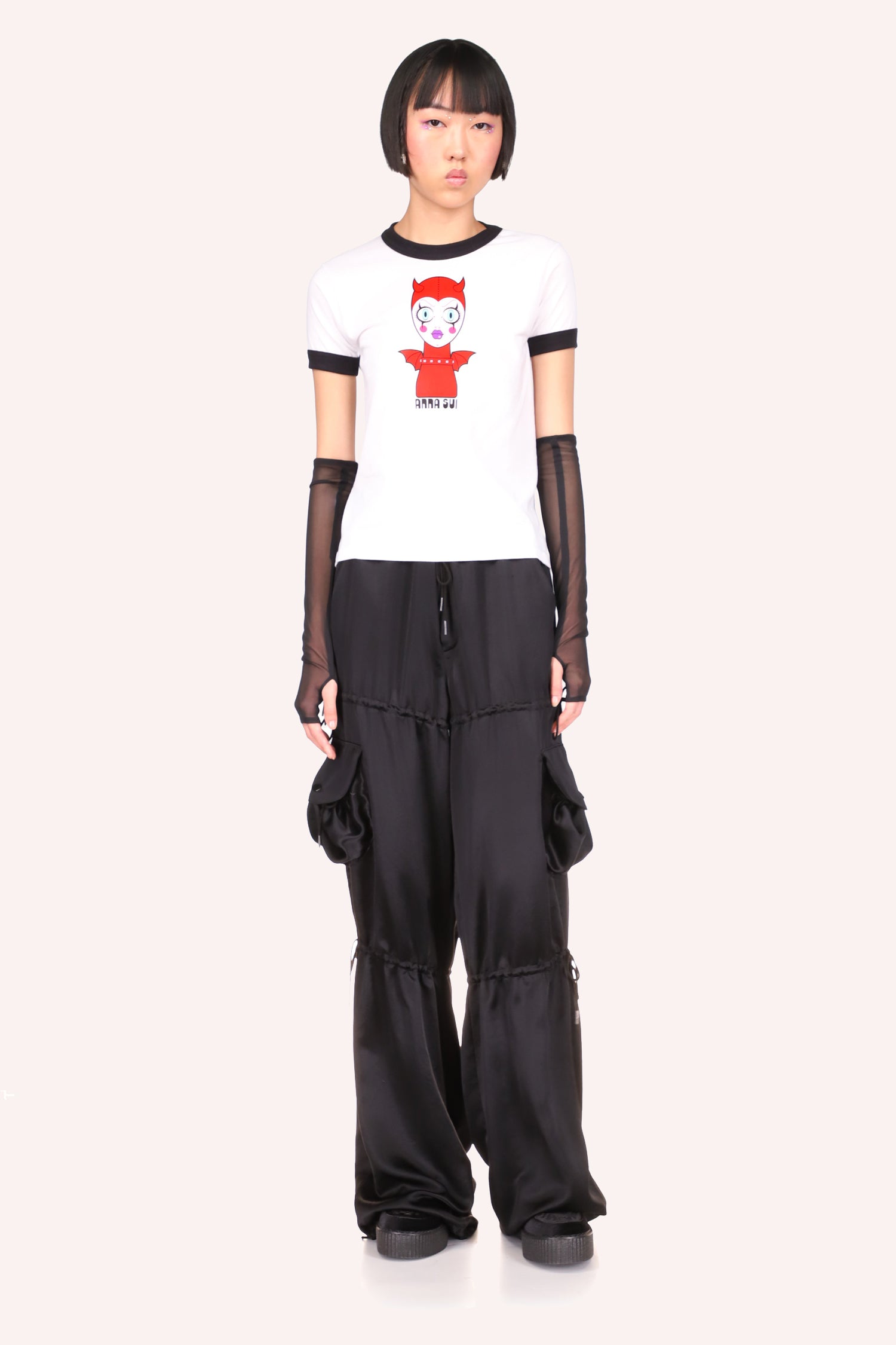 Devil Dolly Head Tee Black perfectly pair great with wide-leg pants.