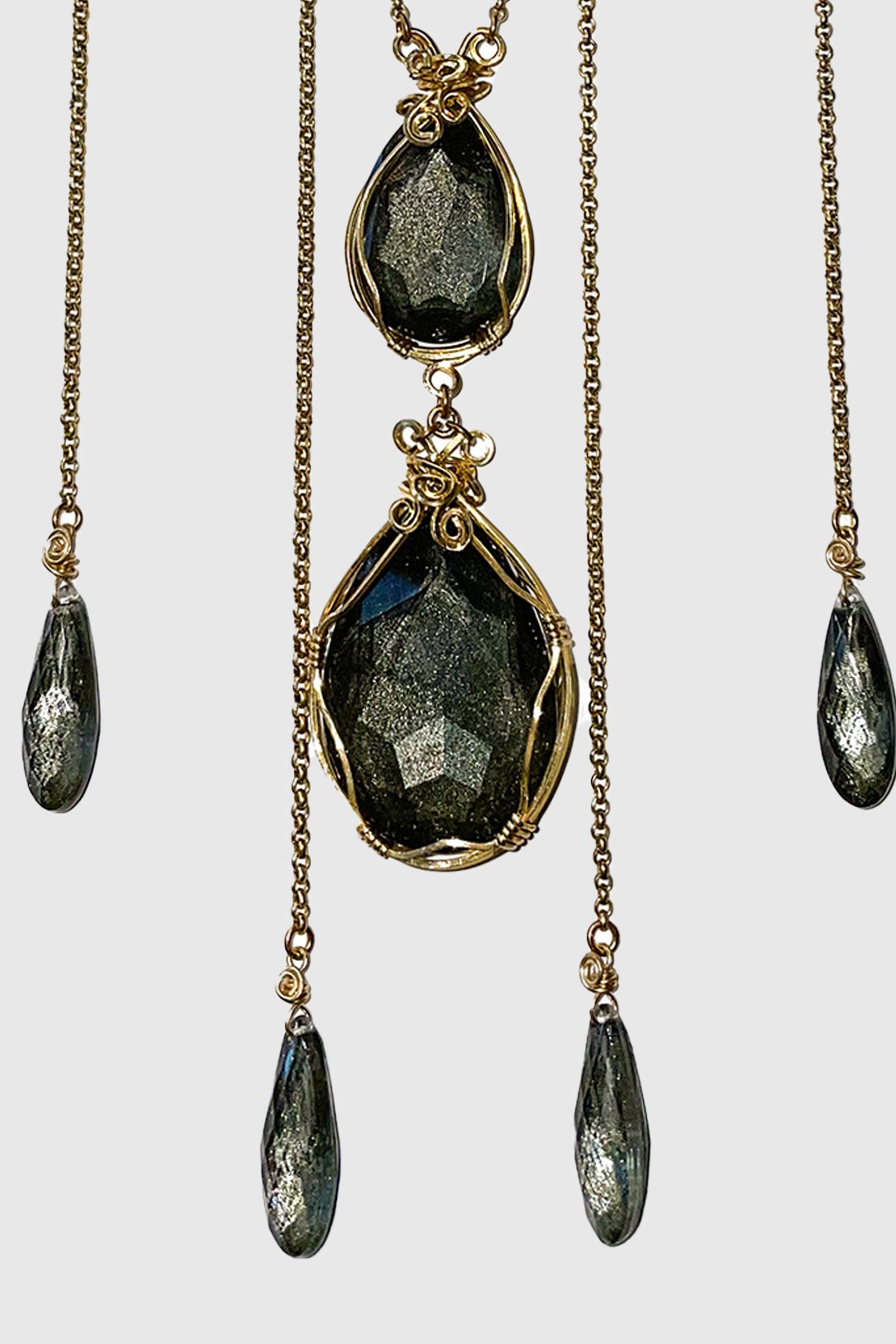 Beamon Teardrop dark green pendants, top 1-stones, linked to 1 oval, surrounded by 4-tear drop