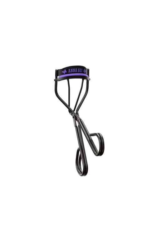 The upgraded silicone pad Eyelash Curler provides a protective, stay-put edge for improved safety and optimal curl