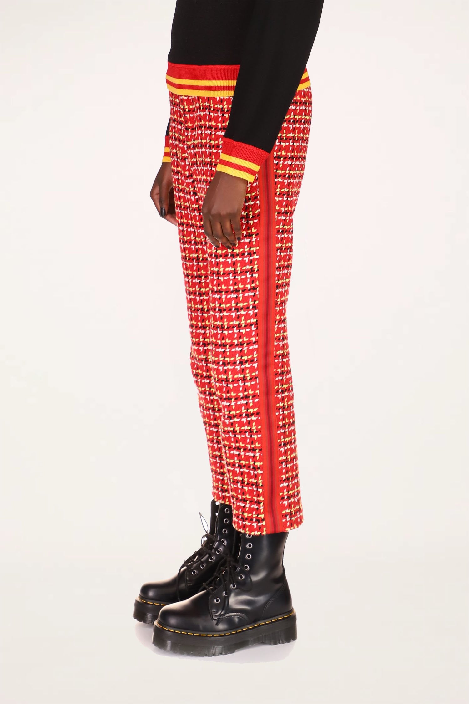 Neo Plaid Pants Red, a red line seams on the leg external side