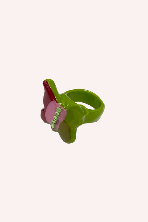 The ring boasts a dominant green shade with a touch of pink in the center and a dark red on one wing, 6 green body rhinestone