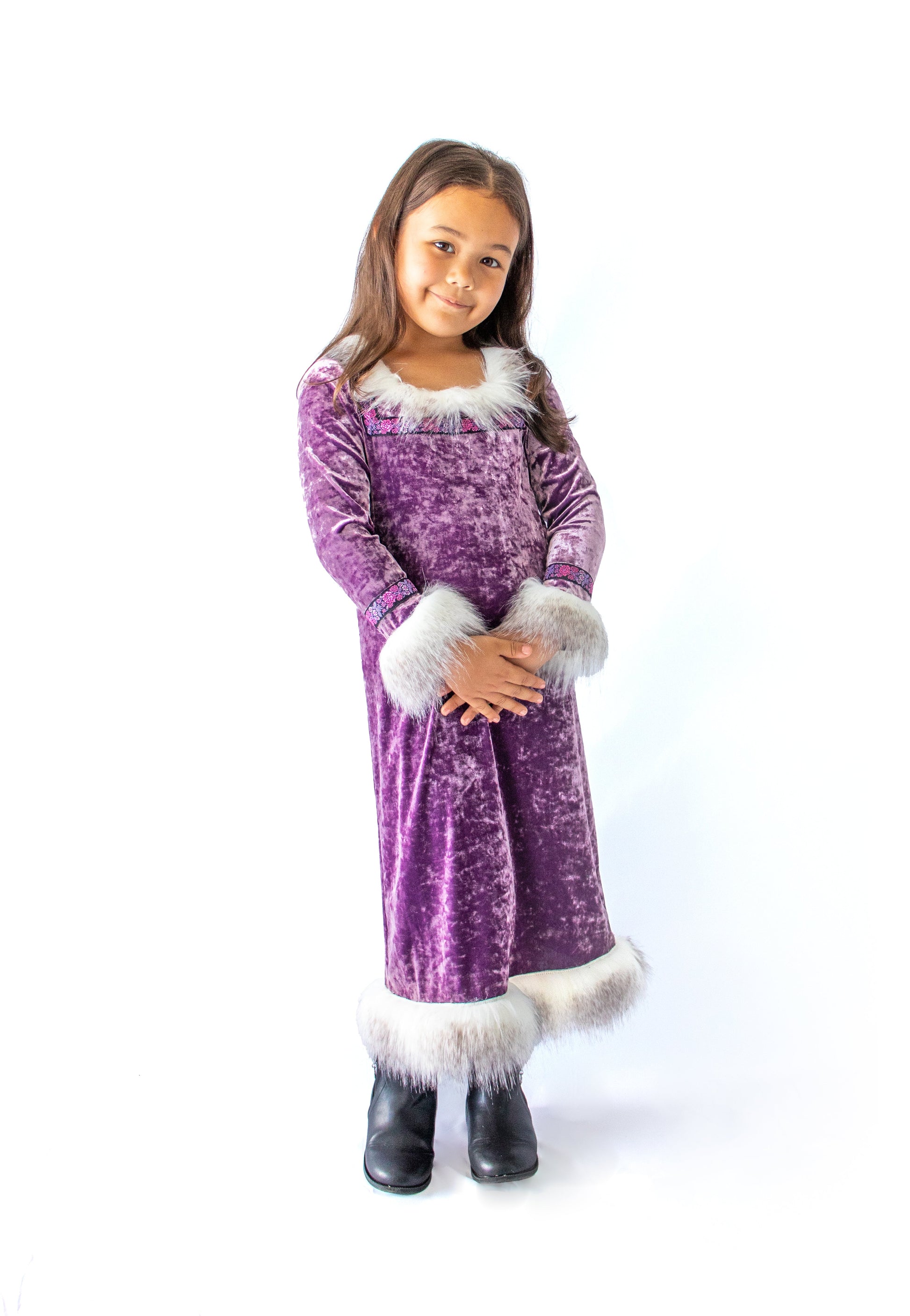 兒童公主連衣裙 薰衣草色，適合兒童，長款，末端、衣領和袖口有人造毛皮