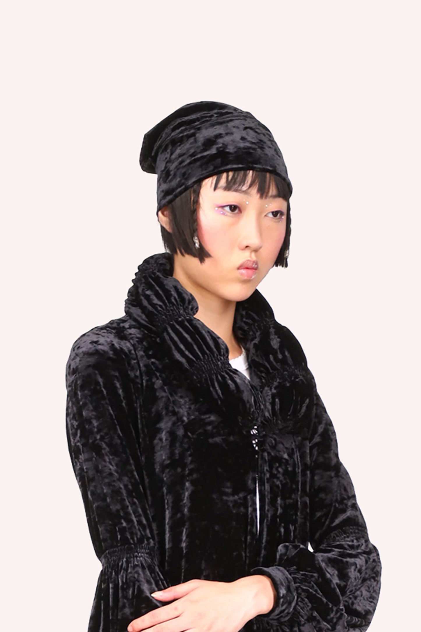 Stretch Velvet Beanie in black, with shiny effects, large grey stitches that run around it
